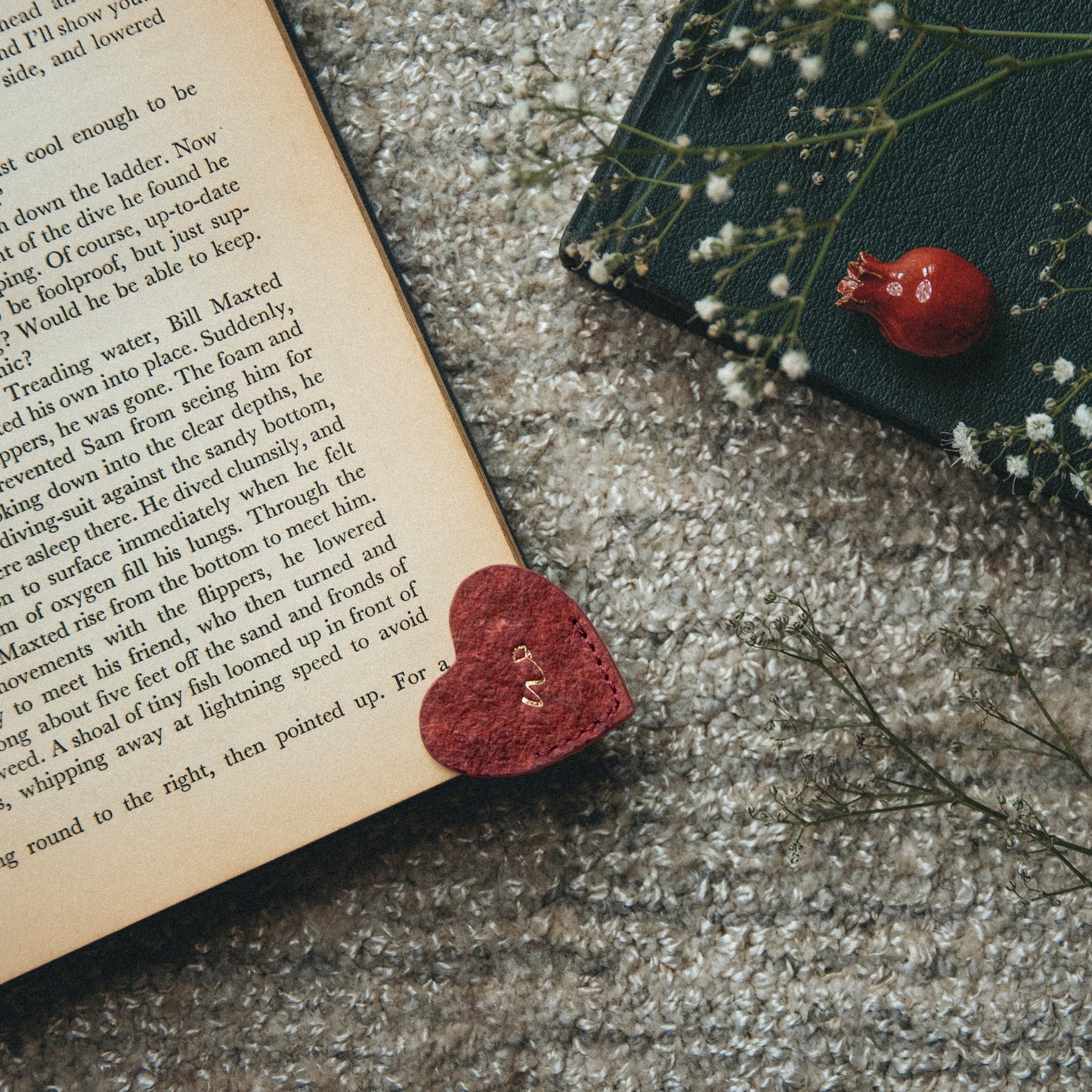 Rubia Heart bookmark set is a luxury accessory, made with environment friendly, cruelty free vegan material, making it a sustainable luxury gift